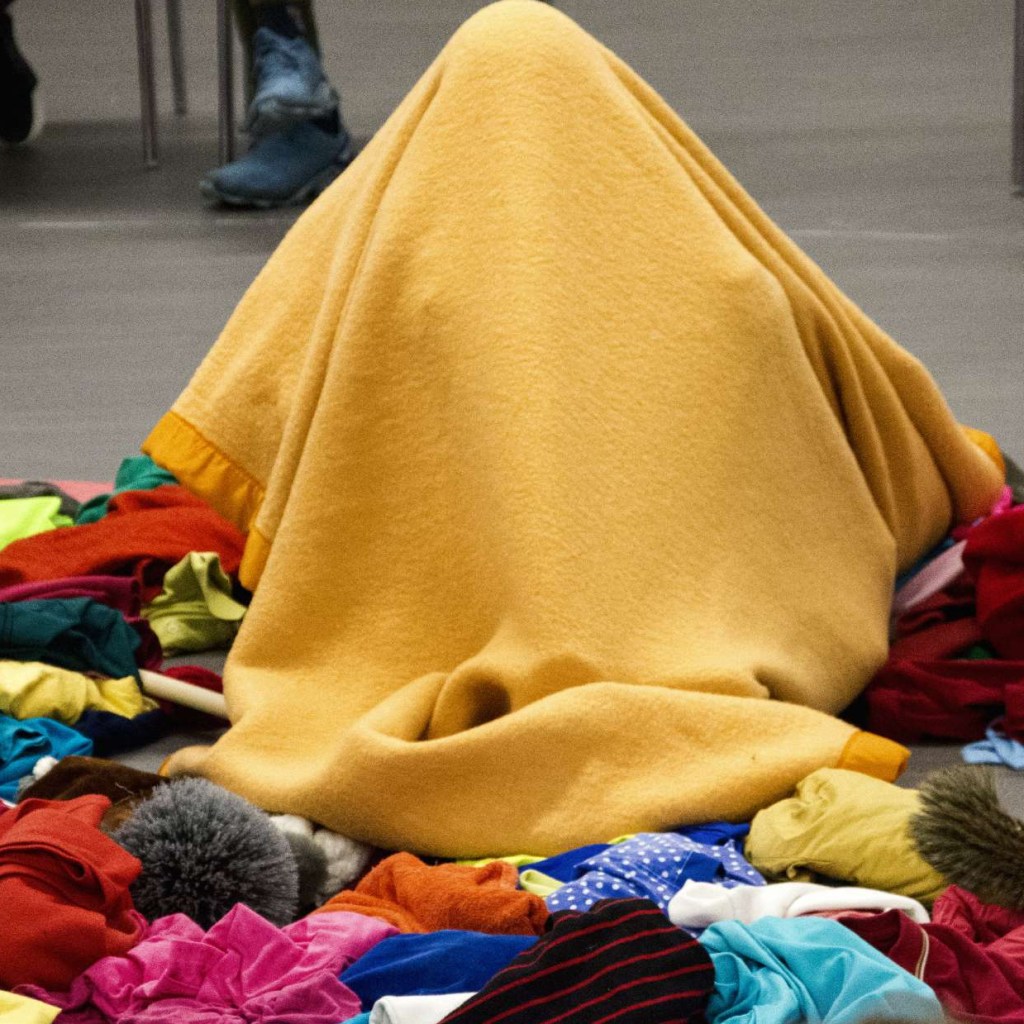 (c) Cie Je, Tu, Elle